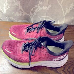 HOKA CLIFTON 8 size 6 wide